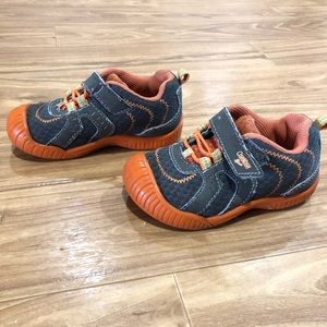 OshKosh Toddler Sneakers Size 8